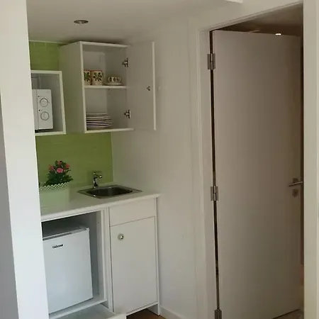 Greenside בית הארחה 3*